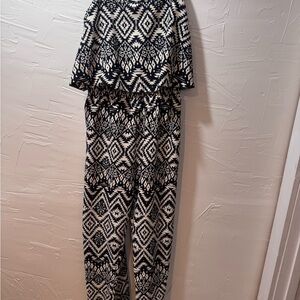 Black and White Geometric Print Jumpsuit with 3/4 Sleeves
